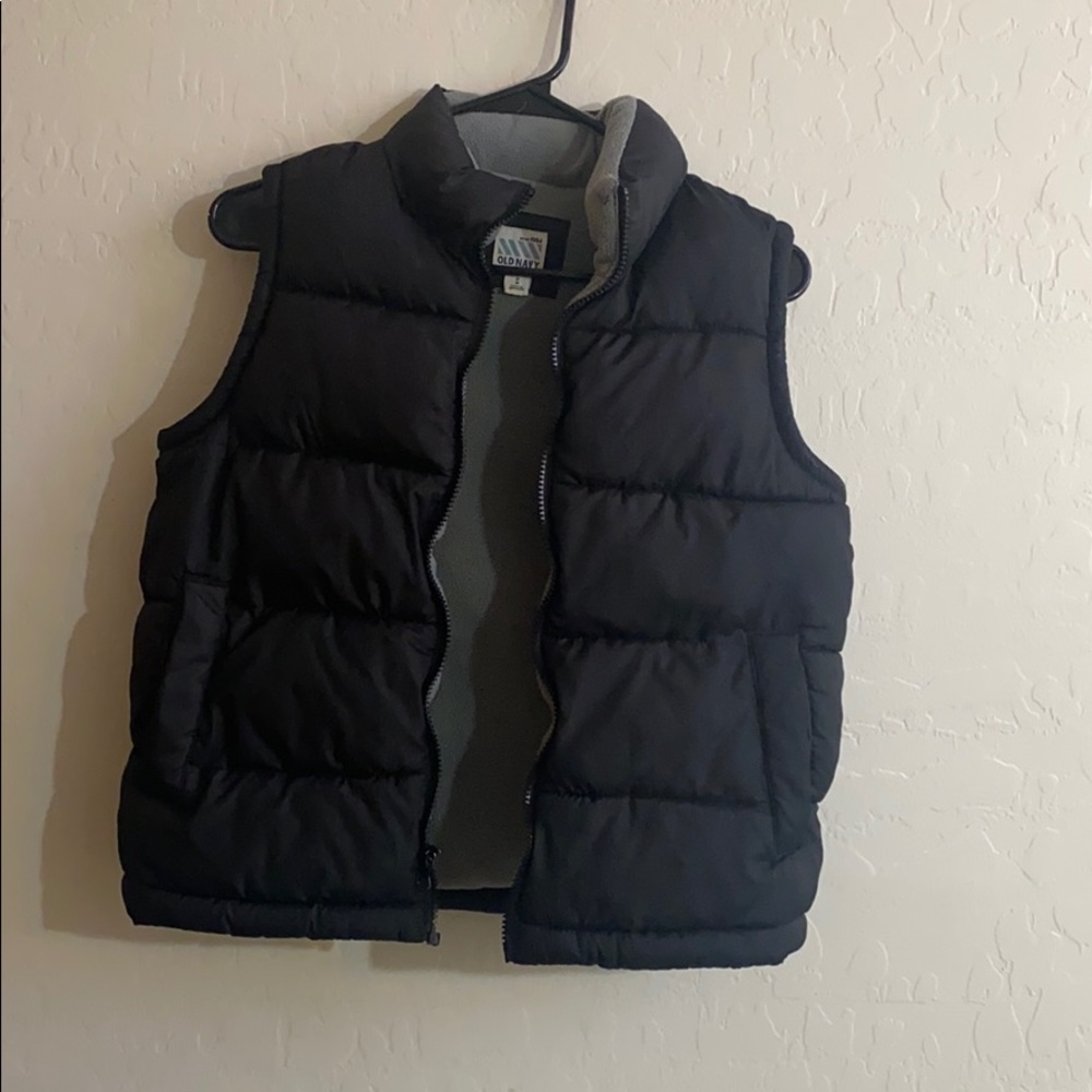 Black puffer vest